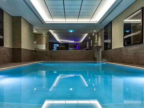 SMARTBOX - Lusso e relax a Verona: 2 notti con cena e accesso illimitato alla Spa in hotel 4 stelle - Cofanetto regalo - 2
