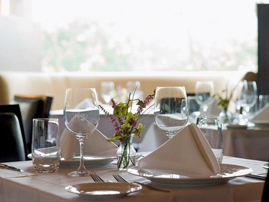 SMARTBOX - Felice Natale, mamma e papà! Soggiorni, cene, pause relax e avventure per 2 - Cofanetto regalo - 3