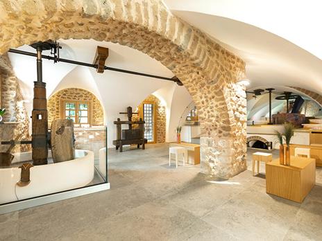 SMARTBOX - Charme tra vino e relax: 1 o 2 notti con accesso alla Spa, visita alla cantina e degustazione vini - Cofanetto regalo - 5