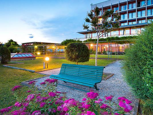 SMARTBOX - Emozioni in funivia: viaggio in cabina con accesso Spa di 3h vicino a Lugano - Cofanetto regalo - 3