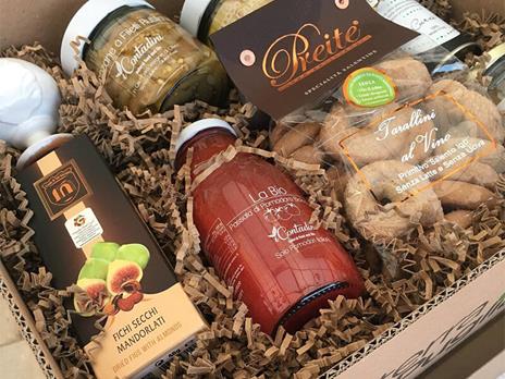 SMARTBOX - La Terra di Puglia: 1 box L''essenziale dalla Puglia a domicilio con 5 prodotti tipici - Cofanetto regalo - 2