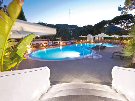 SMARTBOX - 2 notti di relax in hotel 4* di Ischia con accesso alla Spa termale e 1 gustosa cena - Cofanetto regalo - 2