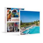 SMARTBOX - Benessere per 2 in Toscana: accesso alla piscina termale con kit allo Spa Resort Grotta Giusti - Cofanetto regalo