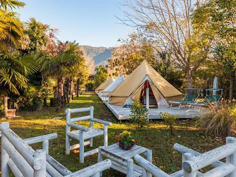 SMARTBOX - Glamping in Toscana: 2 notti in Bell Tent immersa nella natura vicino a Pisa - Cofanetto regalo - 2