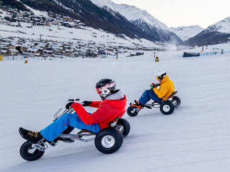 SMARTBOX - Emozionante avventura sulla neve: 3 corse in Snowkart sulle piste di Livigno per 2 - Cofanetto regalo - 2