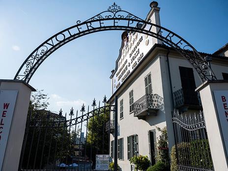 SMARTBOX - L'arte dell'aperitivo: 1 Discovery Tour per 2 persone con degustazione firmato Casa Martini - Cofanetto regalo - 2