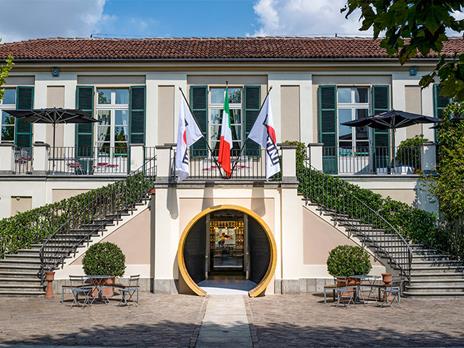 SMARTBOX - Casa Martini: Tour Privilege guidato e degustazione di 3 prodotti per 4 persone - Cofanetto regalo - 5