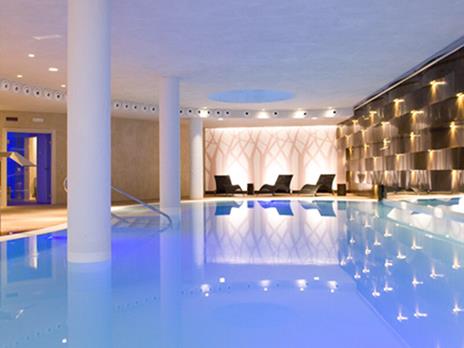 SMARTBOX - Coccole di relax e gusto in Piemonte: 2 notti con pausa benessere e cena - Cofanetto regalo - 2