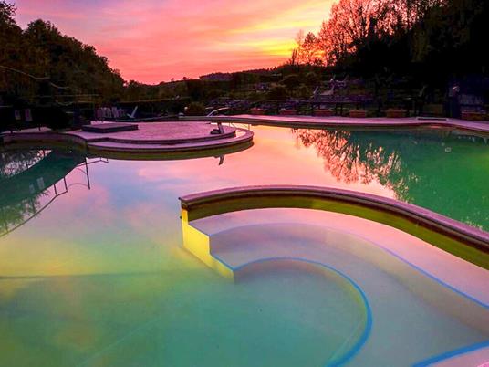 SMARTBOX - Magici momenti di relax e gusto in Toscana: 2 notti con pausa benessere e cena - Cofanetto regalo - 2