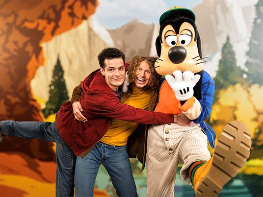 SMARTBOX - Fiabe e Magia: biglietto data a scelta 1 giorno per 1 Parco Disney® per 2 adulti e 1 bambino - Cofanetto regalo - 2