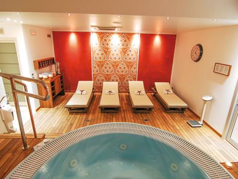 SMARTBOX - Soggiorno e percorso relax - Cofanetto regalo - 1 notte con colazione e 1 percorso benessere per 2 persone - 4