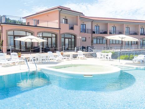 SMARTBOX - 3 giorni in famiglia - Cofanetto regalo - 2 notti con colazione per 2 adulti e 2 bambini - 4