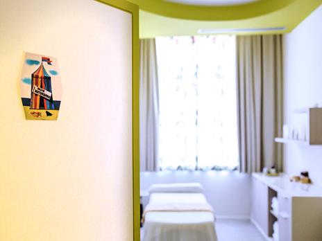 SMARTBOX - Benessere per te: 1 accesso Spa e 1 trattamento a scelta di 50min al 4* Savoy Beauty & Spa - Cofanetto regalo - 2