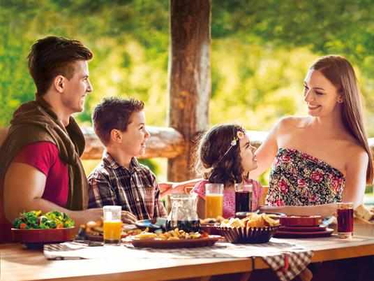 SMARTBOX - 3 giorni e 2 cene in famiglia - Cofanetto regalo - 2 notti con colazione e 2 cene per 2 adulti e 2 bambini - 4