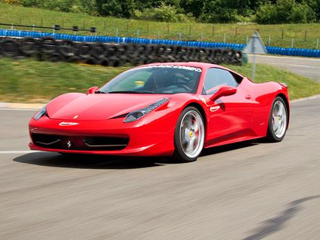 SMARTBOX - Alla guida di una Ferrari - Cofanetto regalo - 3