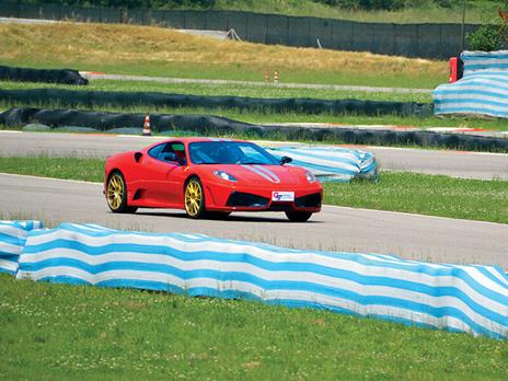 SMARTBOX - Pilota per un giorno: 6 emozionanti giri al volante di un'auto sportiva - Cofanetto regalo - 5