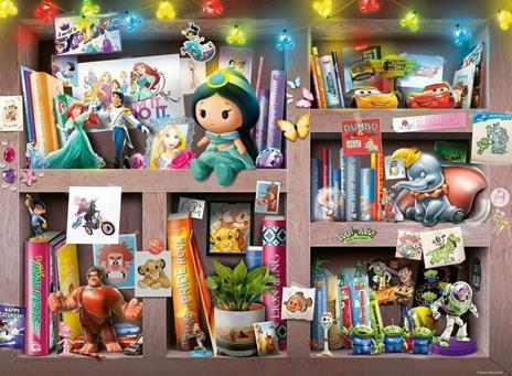 Ravensburger - Puzzle Disney: Lo scaffale del collezionista, 100 Pezzi XXL, Età Raccomandata 6+ Anni - 2