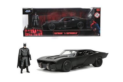 The Batman Batmobile 2022 in scala 1:24 con personaggio, funzionamento a ruota libera