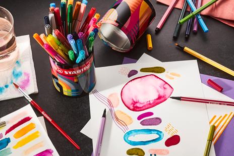 Pennarello Premium - STABILO Pen 68 - ARTY - Portapennarelli in metallo - con 45 colori assortiti - 7