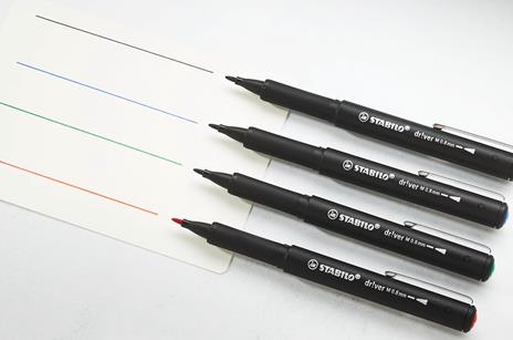 Fineliner Premium - STABILO dr!ver - Tratto Medio (0,8 mm) - Astuccio da 4 - Verde, Rosso, Blu, Nero - 4