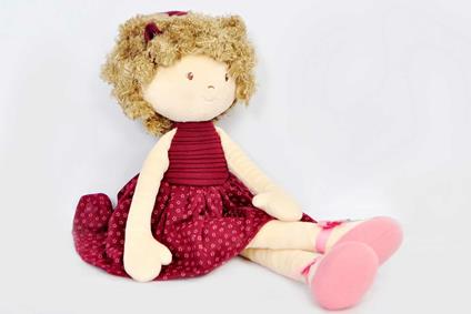Lola. Capelli Castani E Vestito Amaranto