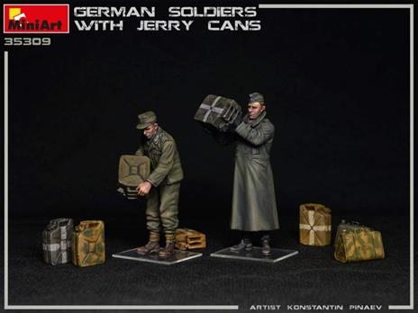 German Soldiers W/Jerry Cans Scala 1/35 (MA35286) - 2