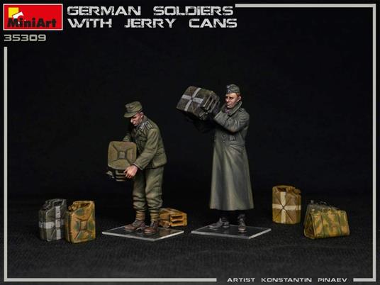 German Soldiers W/Jerry Cans Scala 1/35 (MA35286) - 2