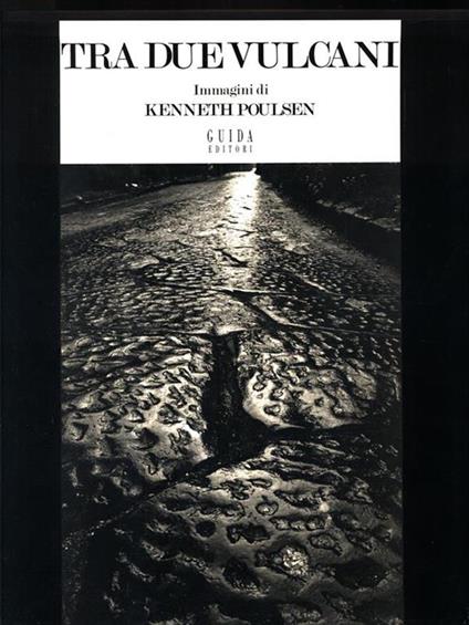 Tra due vulcani - copertina