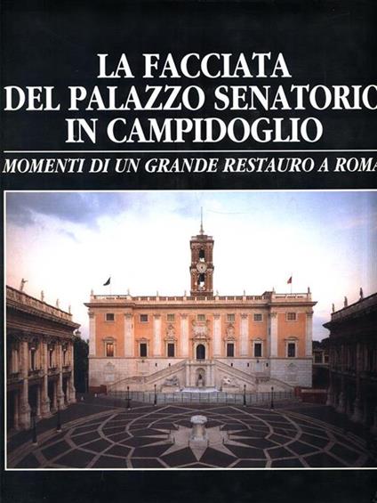 La facciata del palazzo senatorio in Campidoglio - copertina