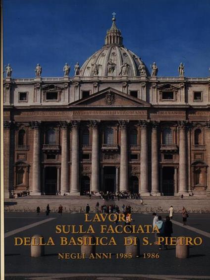 I lavori sulla facciata della Basilica di S. Pietro - copertina
