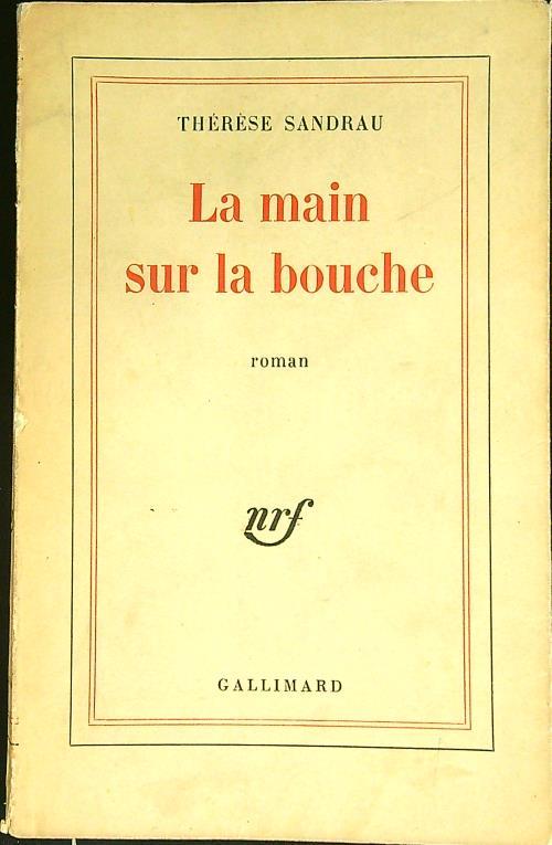 La main sur la bouche