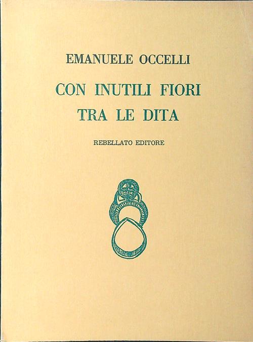 Con inutili fiori tra le dita