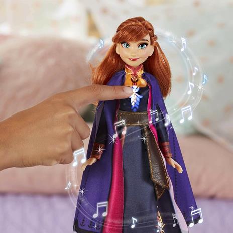 Frozen 2. Anna cantante (bambola elettronica con abito viola, ispirato al film Disney Frozen 2) - 5