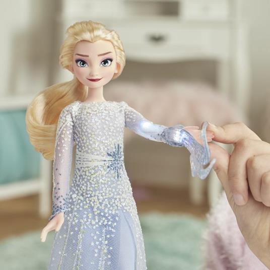 Frozen 2. Elsa Potere di Ghiaccio (Fashion Doll con luci e suoni ispirata al film Disney Frozen 2) - 4