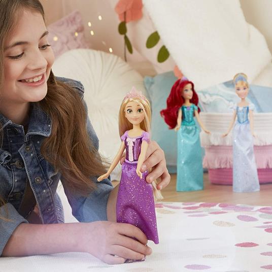 Hasbro Disney Princess Royal Shimmer - Bambola di Rapunzel, bambola fashion doll con gonna e accessori moda - 2