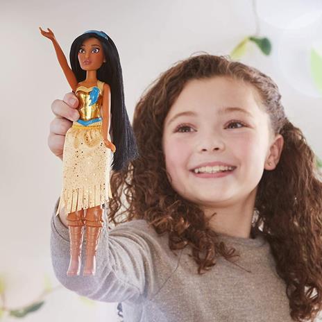 Hasbro Disney Princess Royal Shimmer - bambola di Pocahontas, fashion doll con gonna e accessori - 3