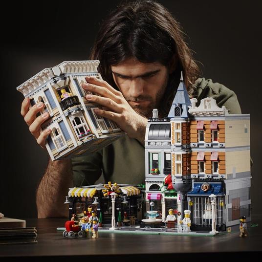 LEGO Creator 10255 Piazza dell'Assemblea, Modellino da Costruire di  Edificio Modulare a 3 Piani, Set da Collezione per Adulti - LEGO - Creator  - Edifici e architettura - Giocattoli