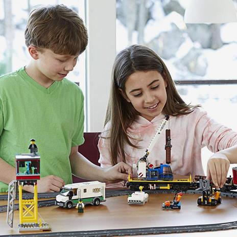 LEGO City 60198 Treno Merci, Giocattolo Telecomandato per Bambini di 6-12 anni, Bluetooth RC, 3 Carrozze, Binari e Accessori - 3