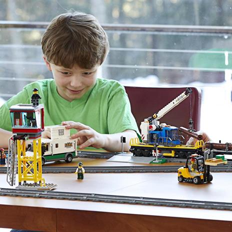 LEGO City 60198 Treno Merci, Giocattolo Telecomandato per Bambini di 6-12 anni, Bluetooth RC, 3 Carrozze, Binari e Accessori - 8