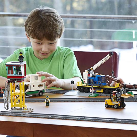 LEGO City 60198 Treno Merci, Giocattolo Telecomandato per Bambini di 6-12 anni, Bluetooth RC, 3 Carrozze, Binari e Accessori - 8
