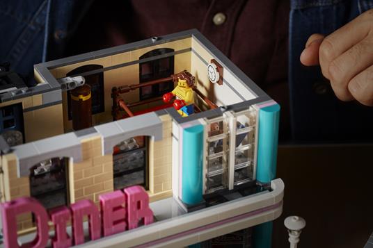 LEGO Creator Expert (10260). Downtown Diner - 2