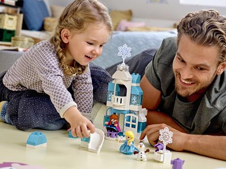 LEGO DUPLO 10899 Disney Princess Il Castello di Ghiaccio di Frozen, Set con Luci, Mini Bamboline di Elsa, Anna e Olaf - 12