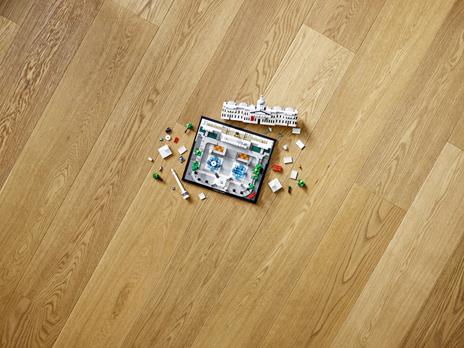 LEGO Architecture (21045). Trafalgar Square - 7