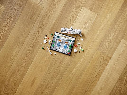 LEGO Architecture (21045). Trafalgar Square - 7