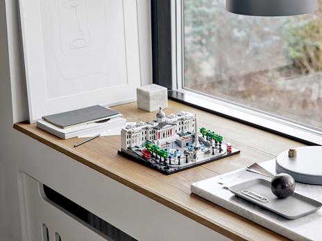 LEGO Architecture (21045). Trafalgar Square - 8