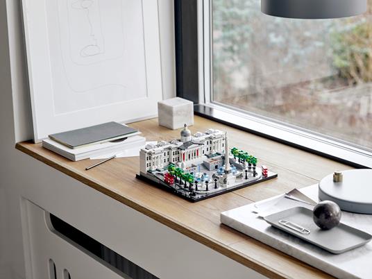 LEGO Architecture (21045). Trafalgar Square - 8