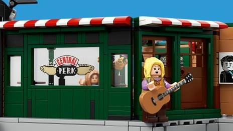 LEGO Ideas 21319 Central Perk, Set con l'Iconico Caffè e 7 Minifigure Friends, Gadget per il 25° Anniversario della Serie TV - 15