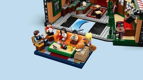 LEGO Ideas 21319 Central Perk, Set con l'Iconico Caffè e 7 Minifigure Friends, Gadget per il 25° Anniversario della Serie TV - 17