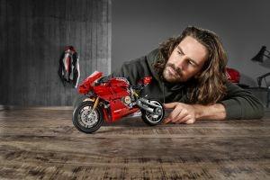 LEGO Technic 42107 Ducati Panigale V4 R, Moto Giocattolo da Collezione, Modellismo, Replica Modello Originale, Set per Adulti - 11