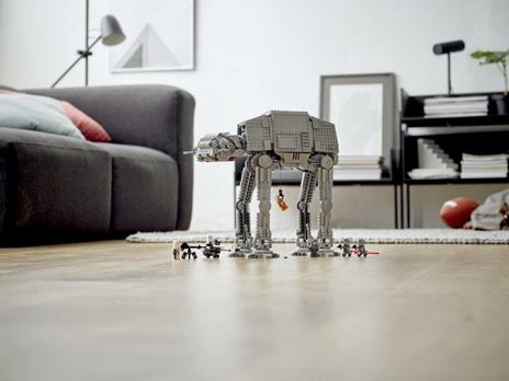 LEGO Star Wars (75288). AT-AT - 10